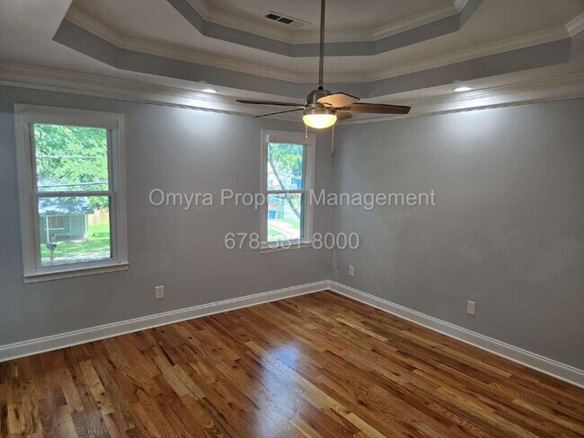 Building Photo - Gorgeous 3 Bedroom House in Atlanta!
