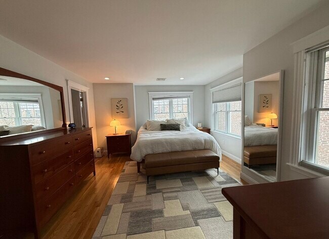 Building Photo - 117 Sutherland Rd