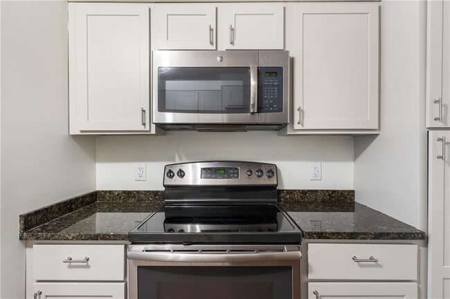 Building Photo - 30 Argyle Ave