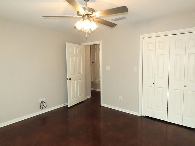 Building Photo - Updated 2 Bedroom, 1 Bath Duplex in Whiteh...