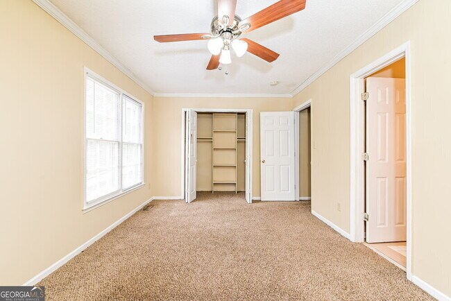 Building Photo - 700 Redland Dr