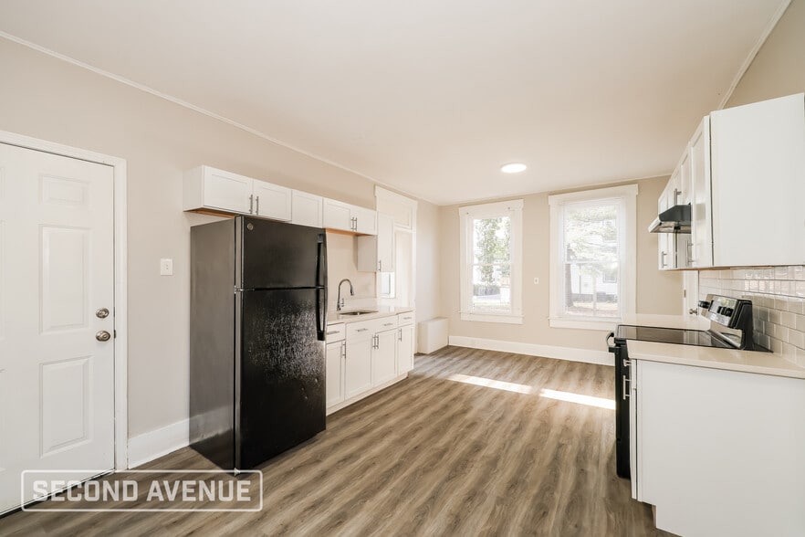 Building Photo - 4833 Greenwood Terrace