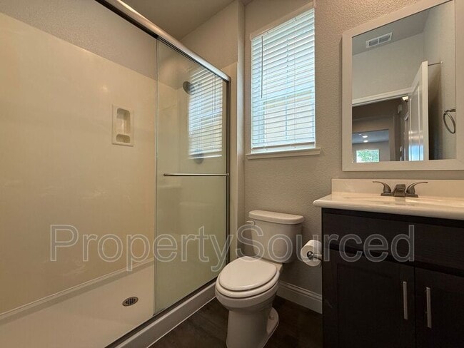Building Photo - 948 Posey St