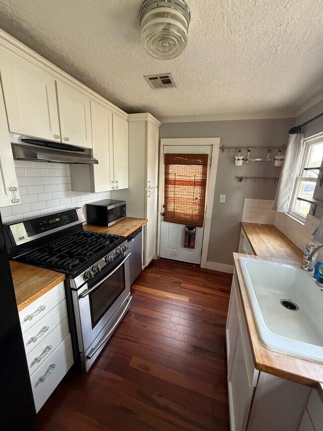Building Photo - 2 bed/1 bath Norman Cottage