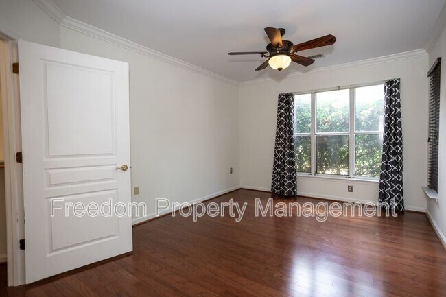 Building Photo - 2204 Westcourt Ln
