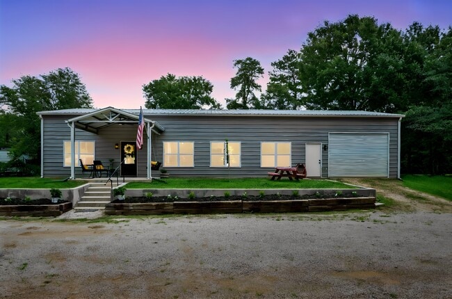 Building Photo - 376 Jill St