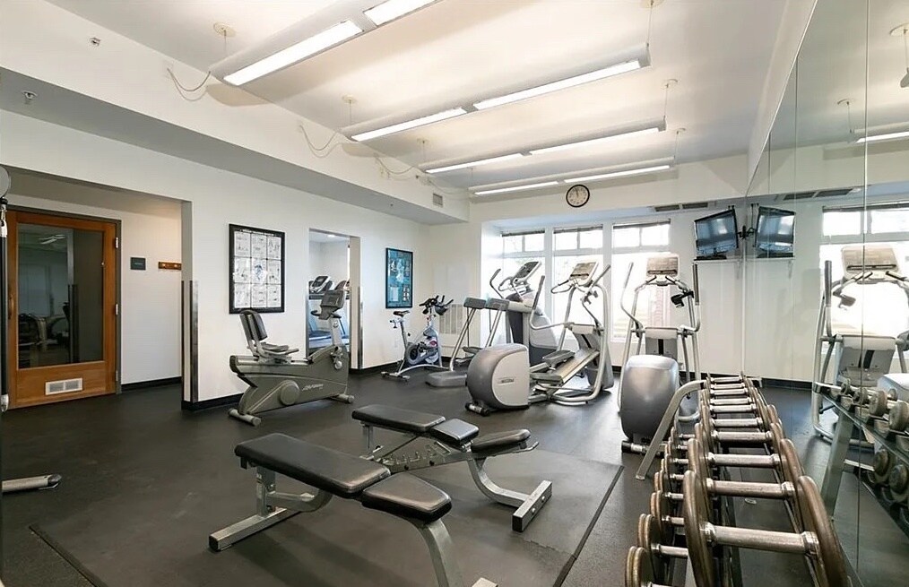 Building Photo - 388 E Ocean Blvd