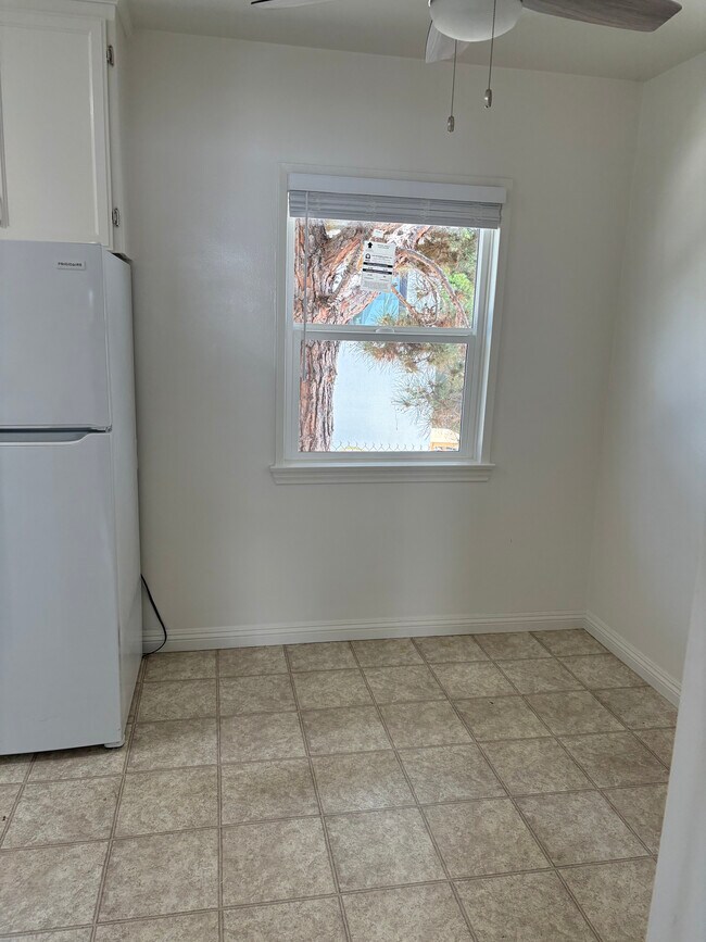 Eat-In Kitchen Area - 2202 Ocean Park Blvd