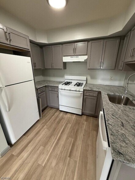 Building Photo - 501-503 Morris Avenue Unit