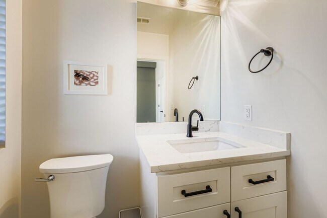 Building Photo - Modern 2bed/2 Bath in the Heart of Denver!