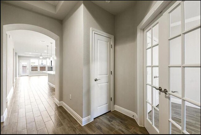 Building Photo - 9907 Quercia Dr