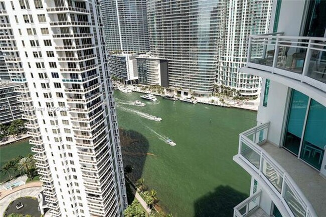 Building Photo - 900 Brickell Key Blvd