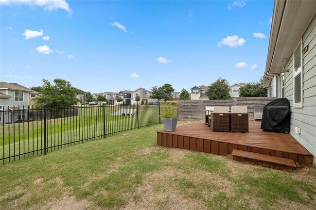 Building Photo - 2313 Capulet St