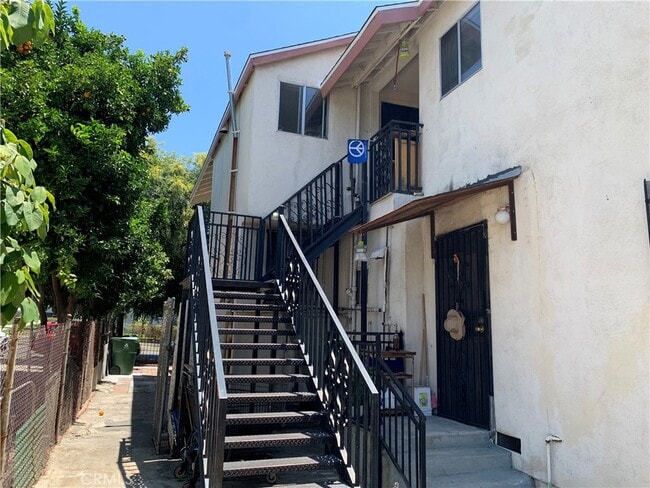 Building Photo - 2419 Eastlake Ave