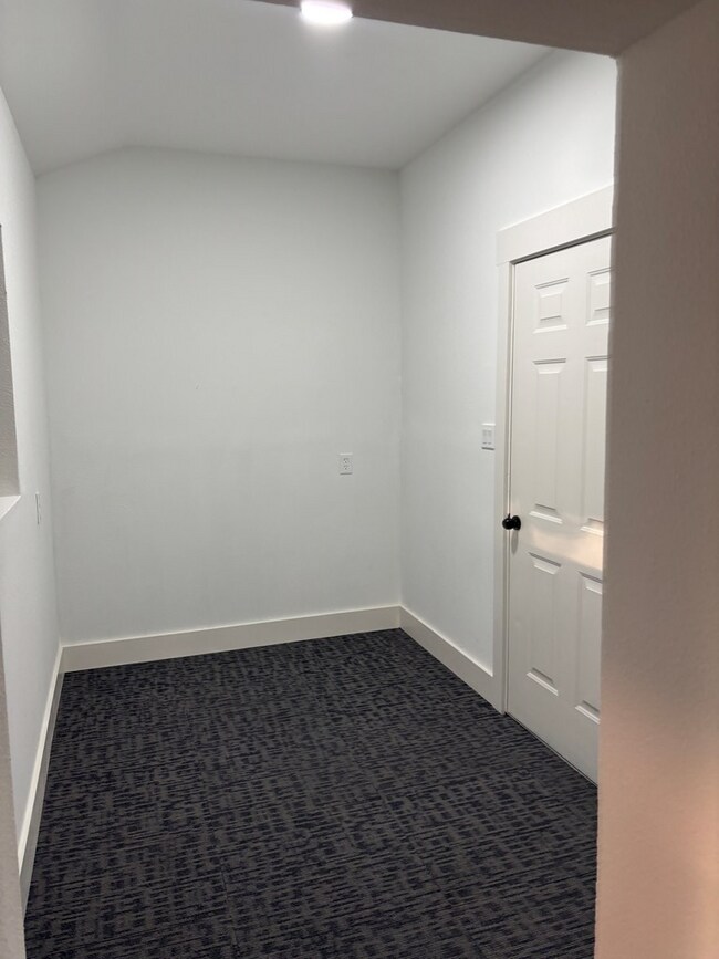 Building Photo - 121 Westcott Cir