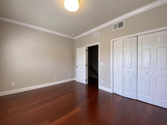 Building Photo - 4570 Virginia Dr