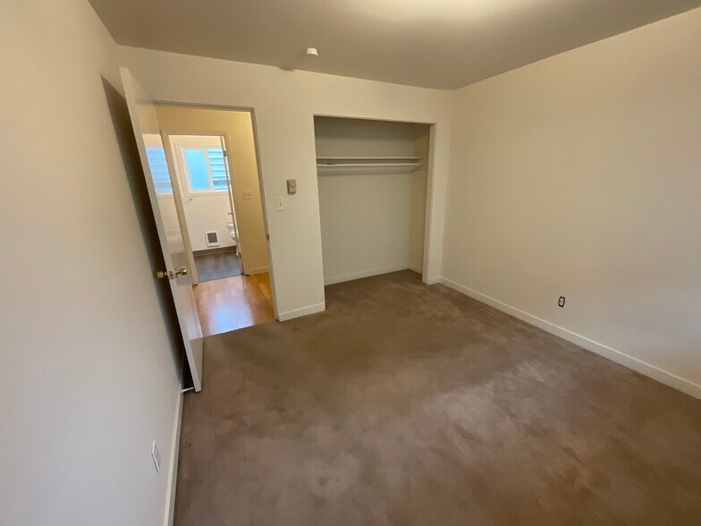 Building Photo - 935 N 85th St