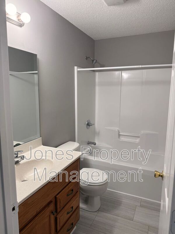 Building Photo - 176 Third Avenue