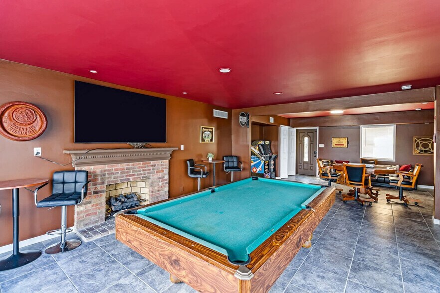 Building Photo - 301 S Front St