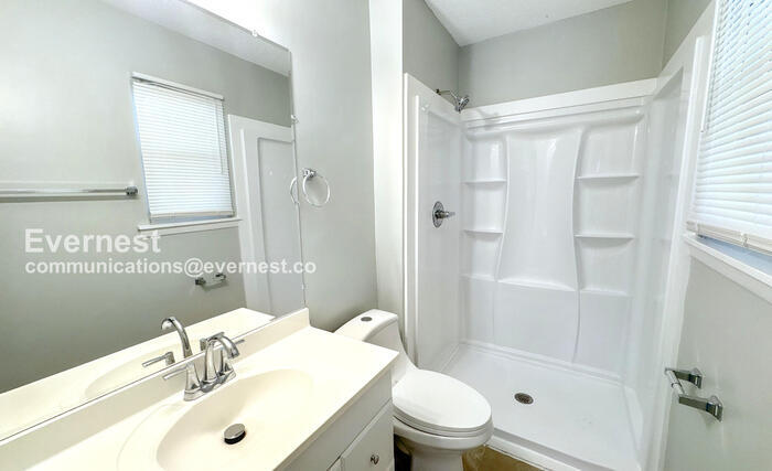 Building Photo - 14005 Glenview Dr SW