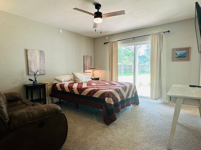 Building Photo - Spacious 6-Bedroom Rental in Spanish Point...