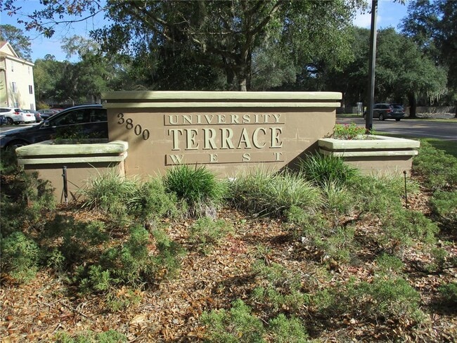 Building Photo - 3800 SW 20th Ave