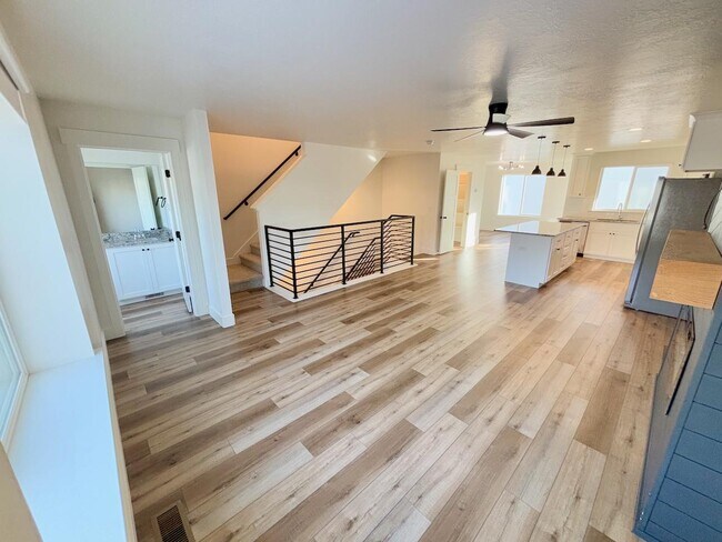 Building Photo - 638 E 360 S