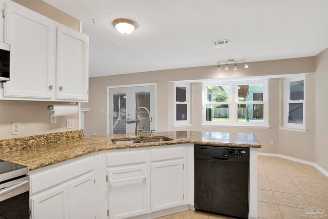 Building Photo - 4036 Shorewood Dr