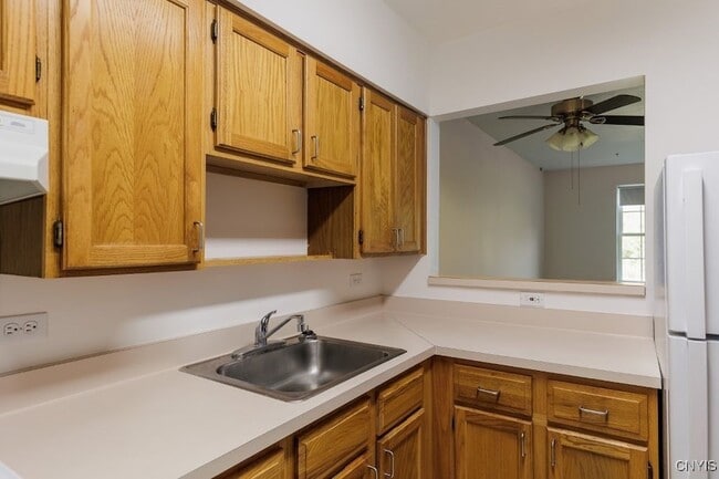 Building Photo - 224 Leray St