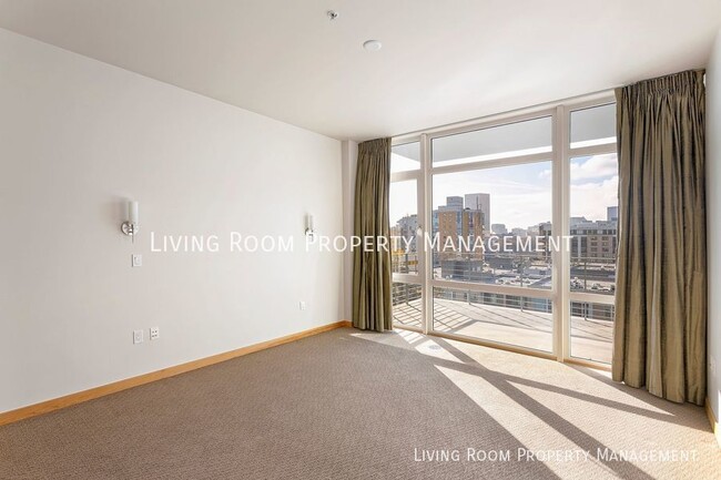 Building Photo - Luxury Pinnacle Condo With Parking and a V...