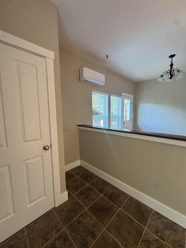 Building Photo - Single-family 3-bedroom home in a desirable neighborhood in town!