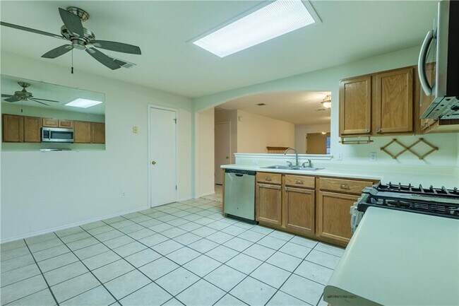 Building Photo - 17302 Dashwood Creek Dr