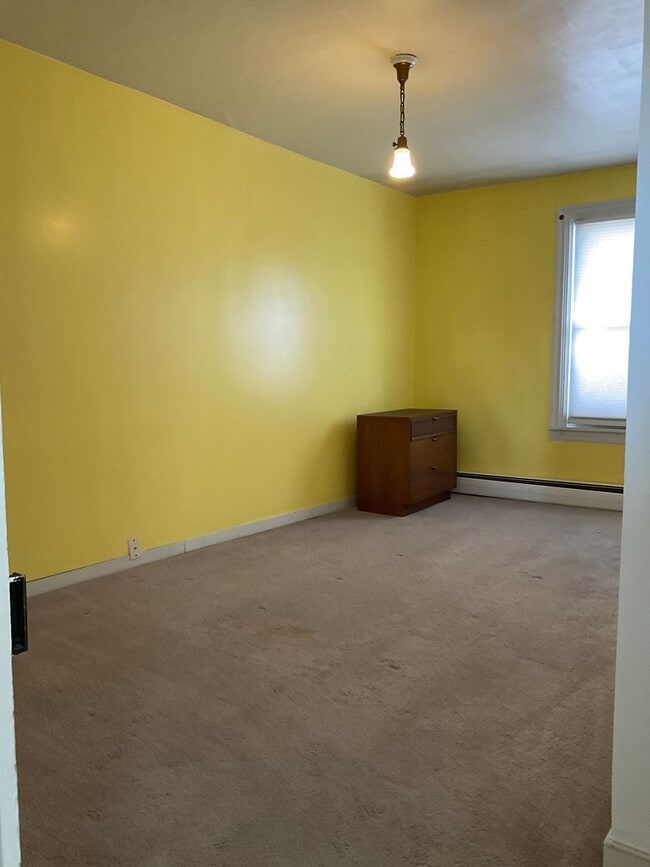 Building Photo - 112 W Main St