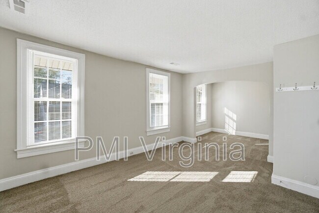 Building Photo - 630 W 36th St