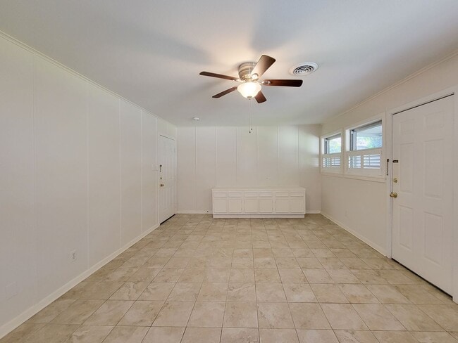 Building Photo - Charming Willowbrook Three-Bedroom Home!