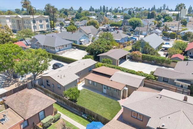 Building Photo - 3 Bedroom, 1 Bathroom Home – Ideal for Stu...