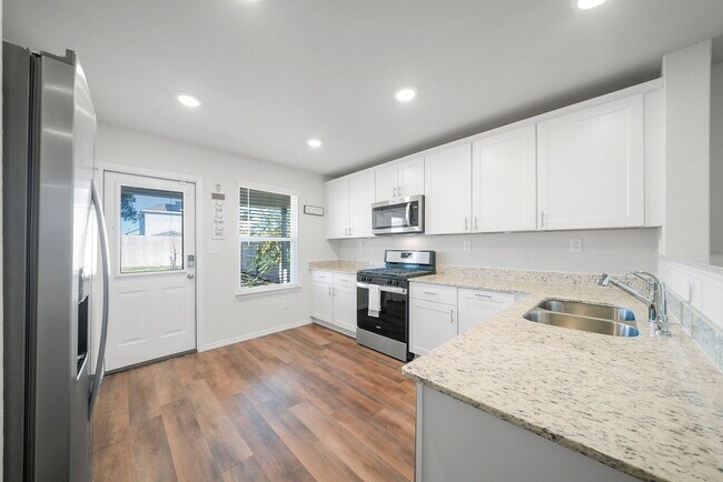 Building Photo - 13721 Crossbow Rdg