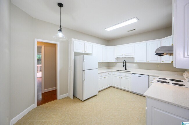 Building Photo - 1525 Jacobs Cir