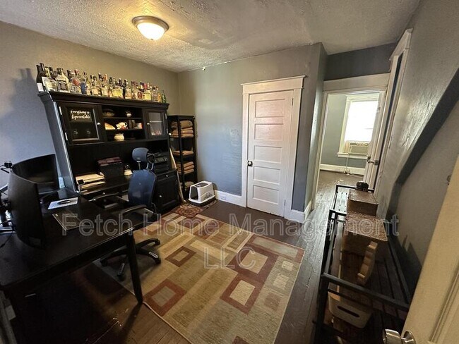 Building Photo - 625 E Madison St