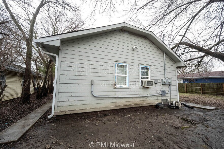 Building Photo - 2930 N Dearborn St