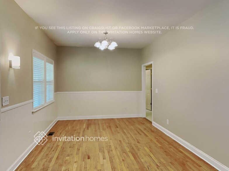 Building Photo - 2611 Meadow Ln