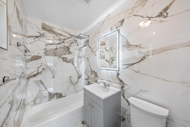 Building Photo - 2611 NE 16th St