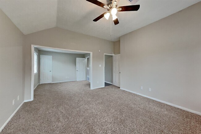 Building Photo - 5511 Pipingwood Dr