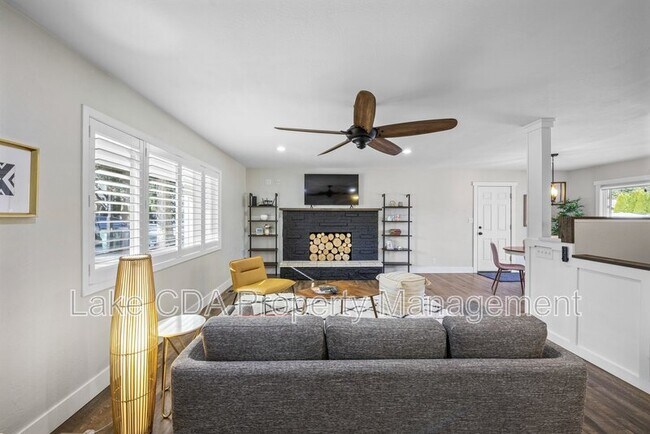 Building Photo - 3870 N Honeysuckle Dr