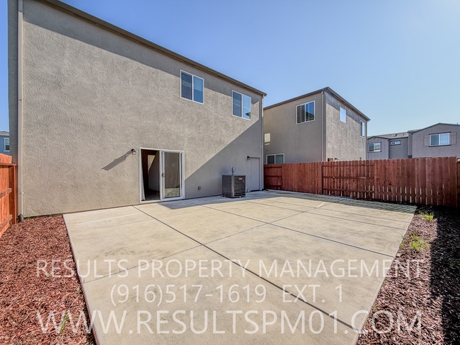 Building Photo - Stunning 4 Bedroom Home in Winding Meadow Village