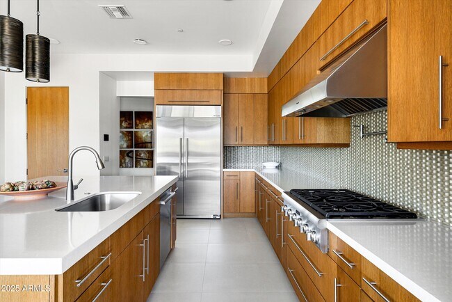 Building Photo - 9894 E Miramonte Dr