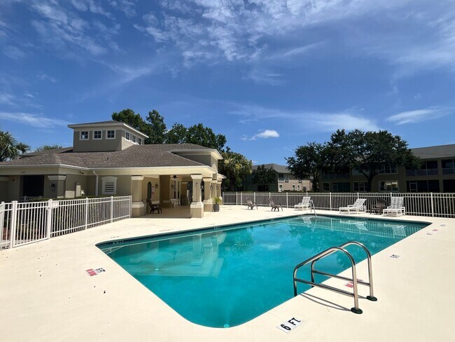 Building Photo - 1306 Hampton Park Ln