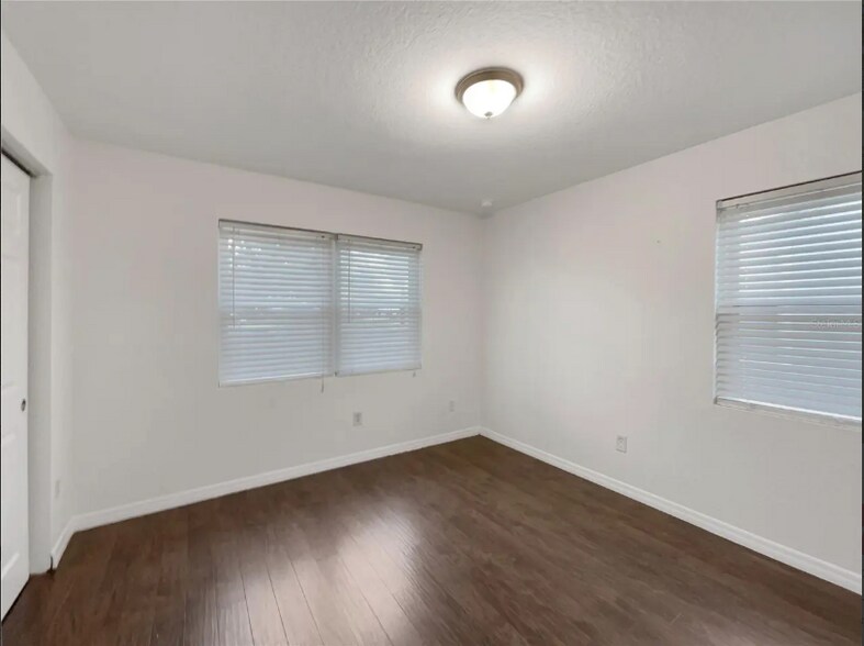 Building Photo - 930 School St