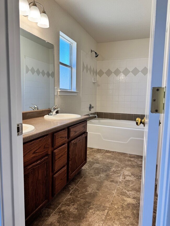 Building Photo - 1326 Magoffin Pl