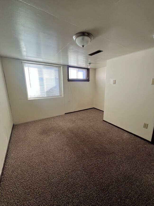 Building Photo - 445-447 S Main St